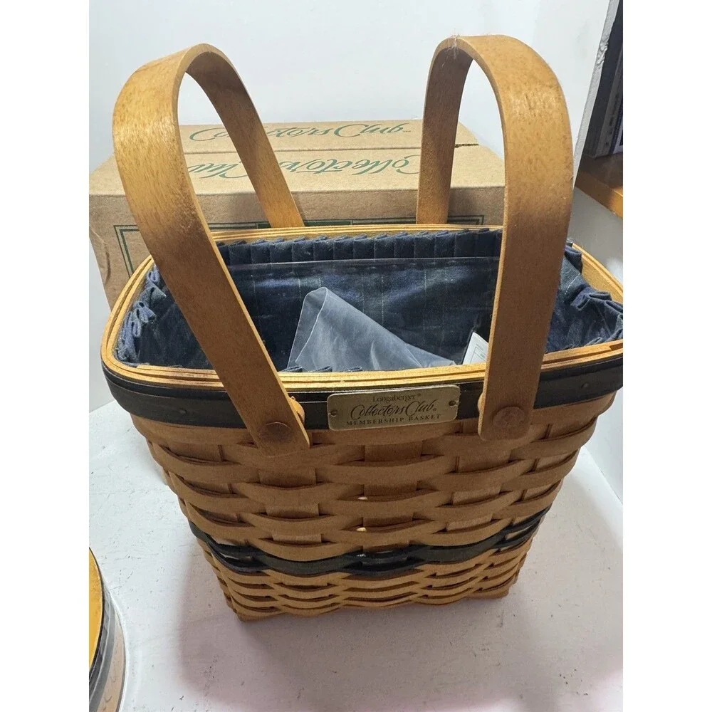 Longaberger Collectors Club Membership Basket 2001 Signed With Box